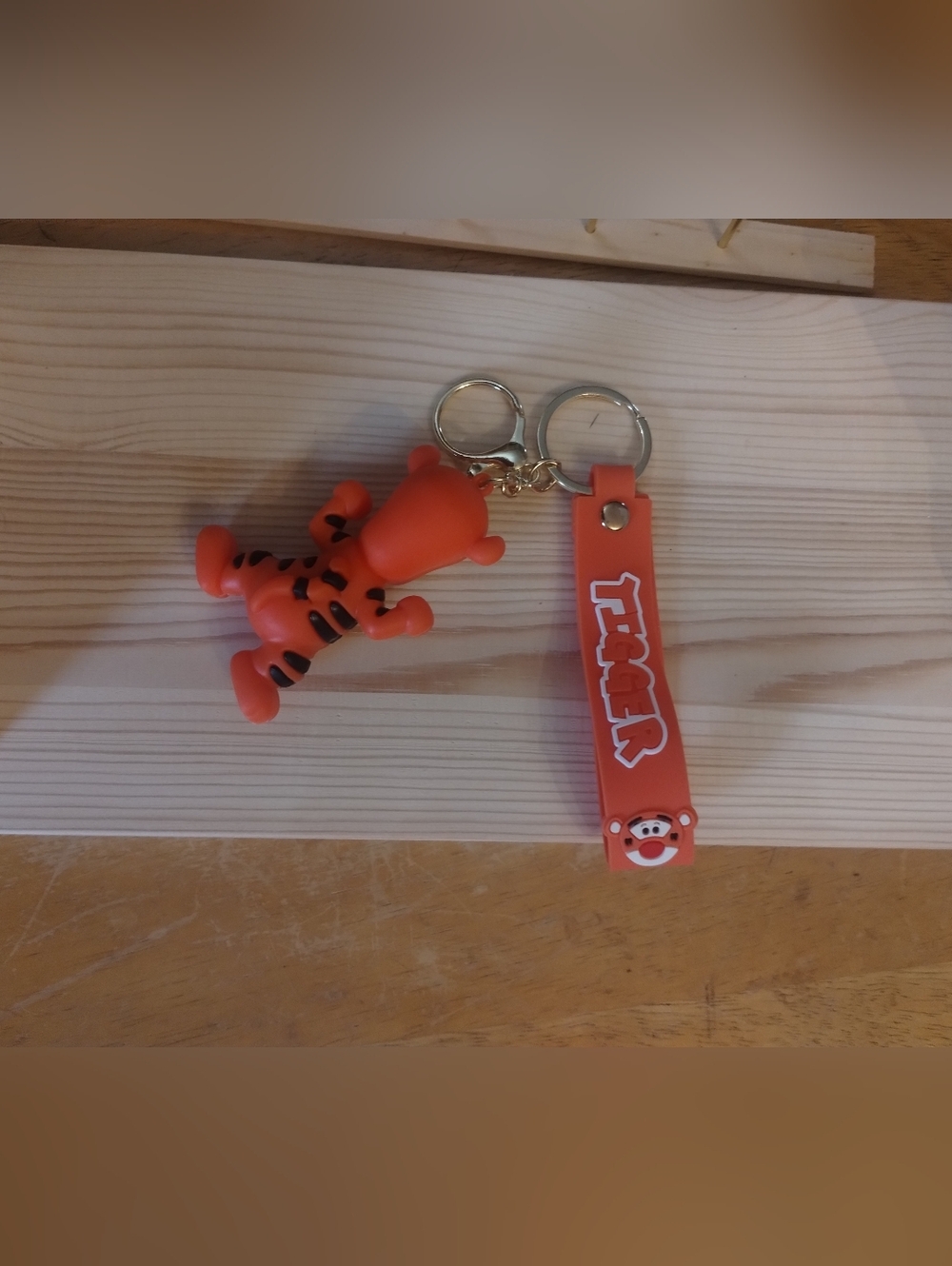 New 3D Rubber Disney Tigger Keychain Key Ring Pooh Character Bag Charm Cute Gift - Picture 2 of 2